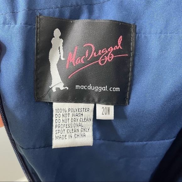 Mac Duggal V Neck Sleeveless Gown Navy Blue Plus Size 20W Leg Slit Pleated Belt - Picture 11 of 11